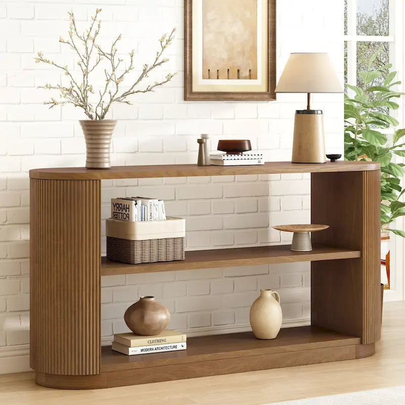 Console mince et polyvalente avec étagère ouverte et élégant aspect bois pour le salon