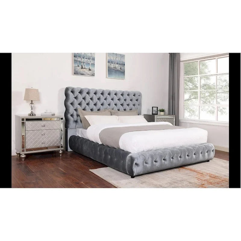 Lit king size contemporain capitonné 1 pièce, gris, avec tête et pied de lit.