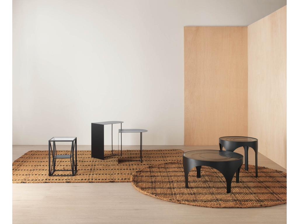 Table basse avec plateau en verre et métal noir