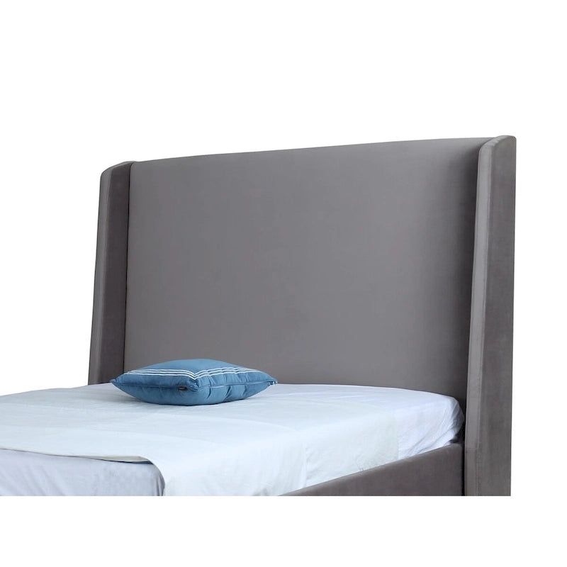 Cadre de lit Ceets Parlay, élégant et moderne, recouvert de velours